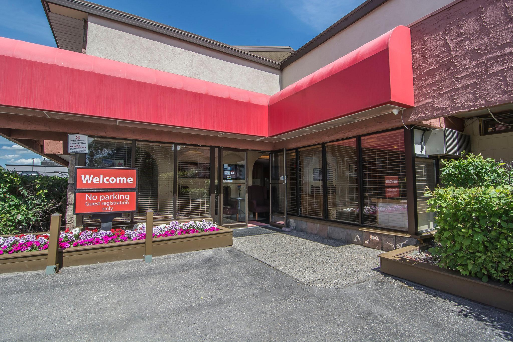 YYC Econo Lodge Motel Village מראה חיצוני תמונה