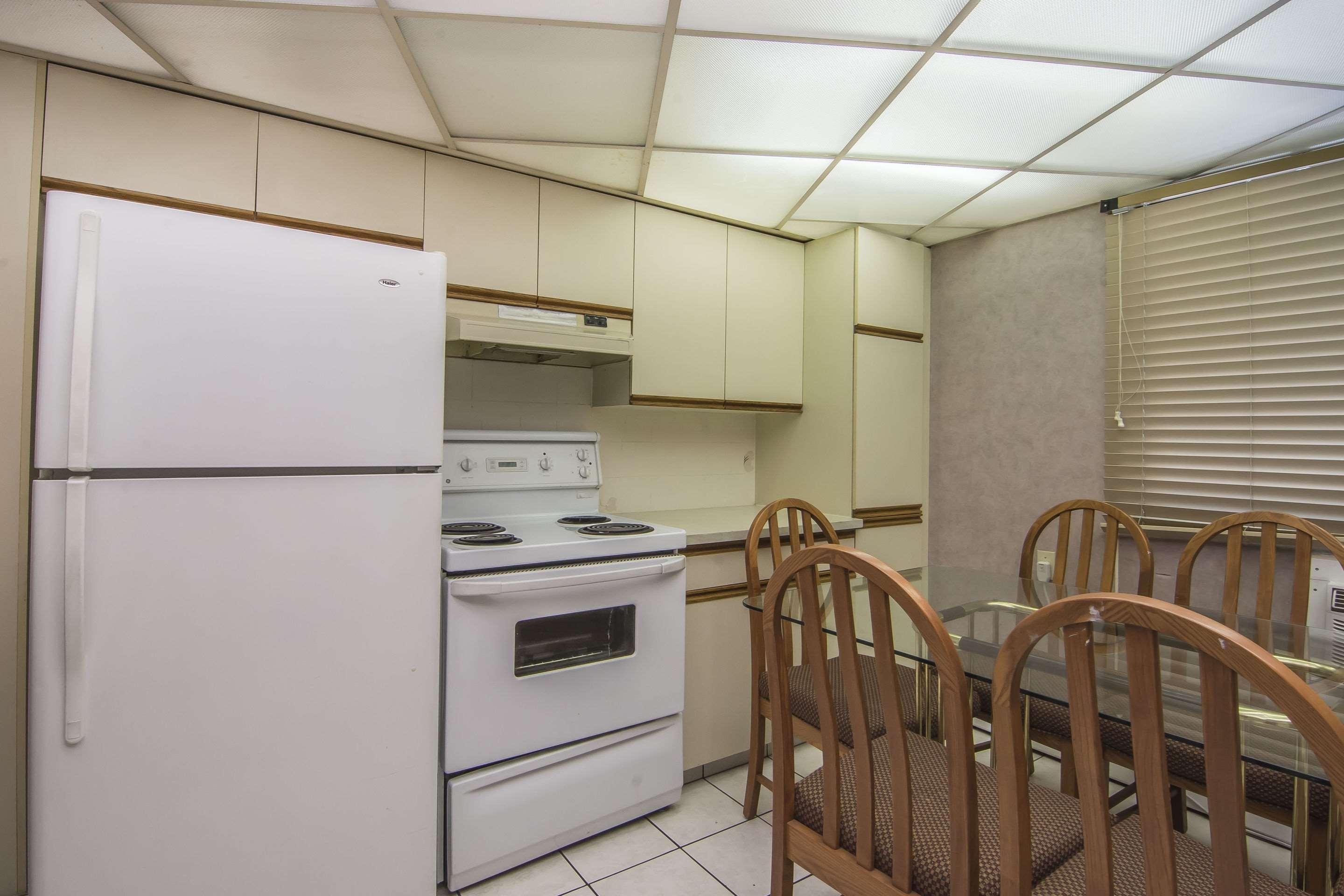 YYC Econo Lodge Motel Village מראה חיצוני תמונה
