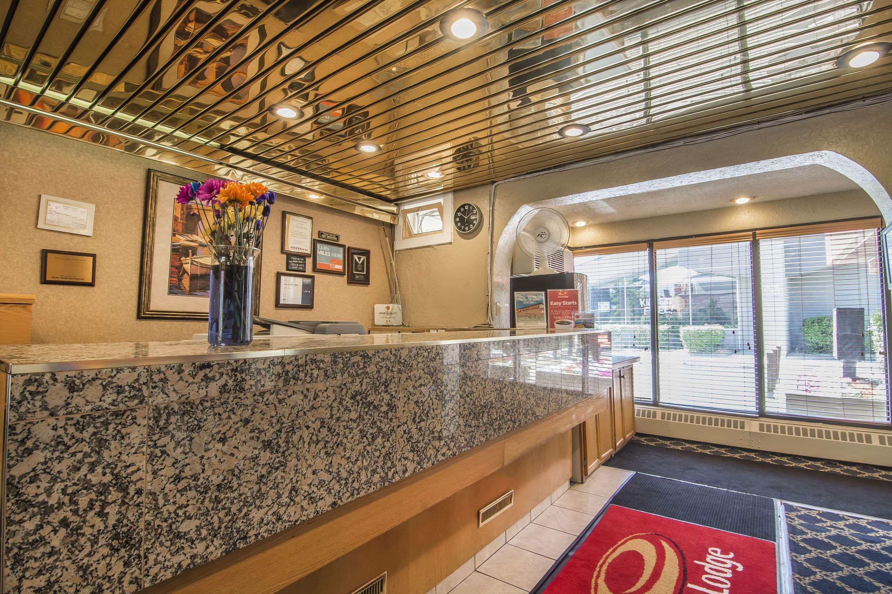 YYC Econo Lodge Motel Village מראה חיצוני תמונה