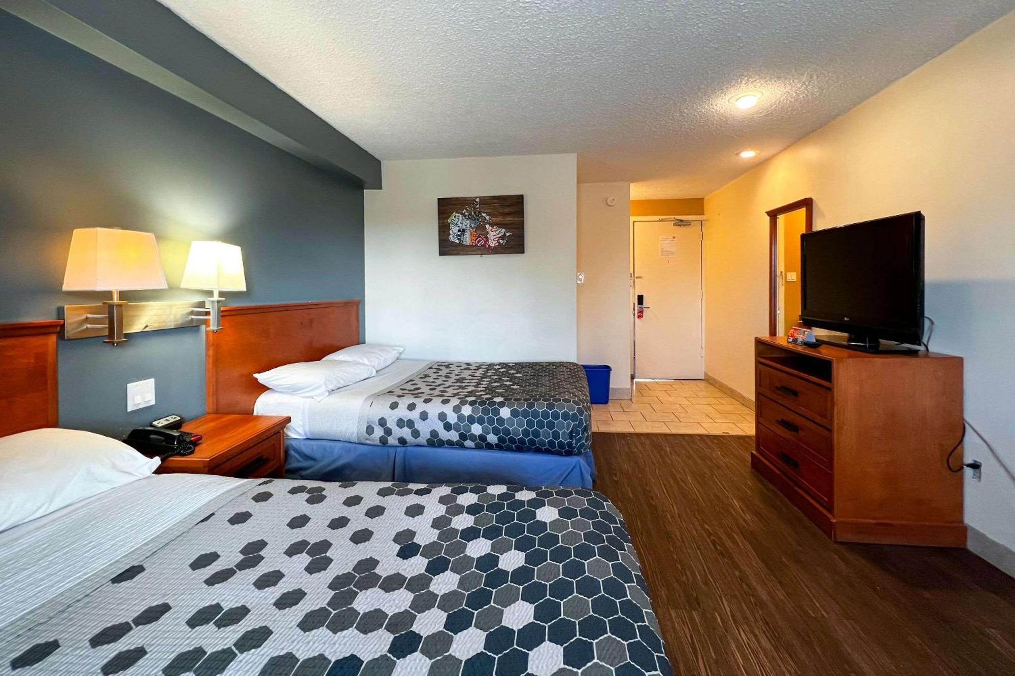 YYC Econo Lodge Motel Village מראה חיצוני תמונה
