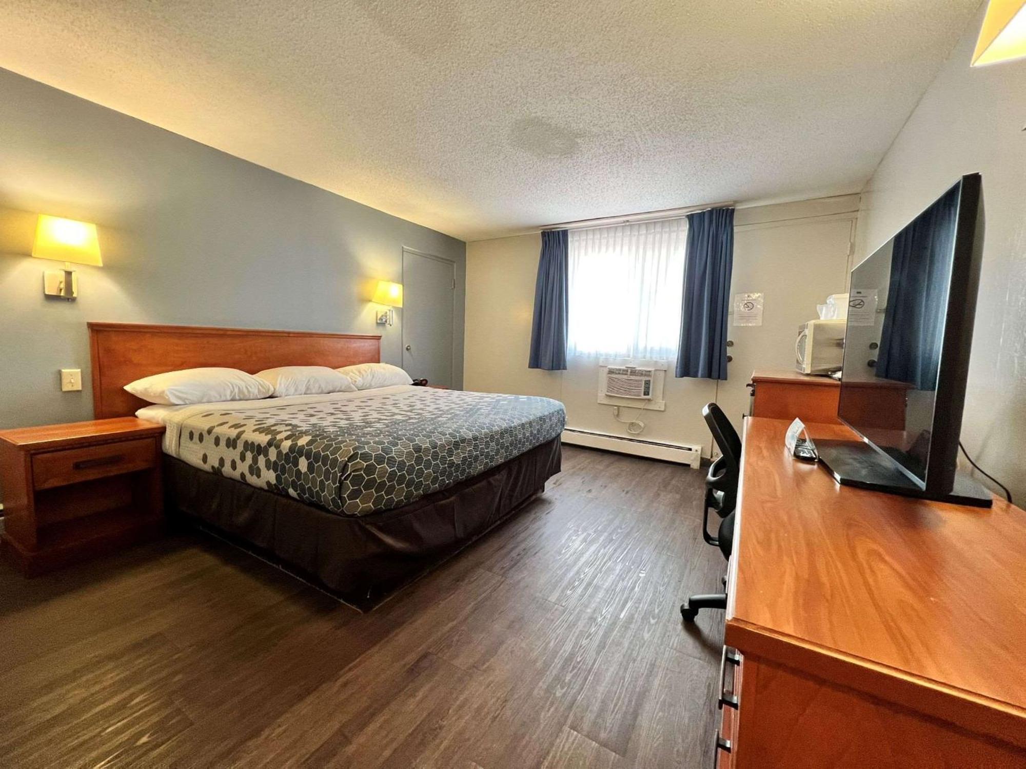 YYC Econo Lodge Motel Village מראה חיצוני תמונה