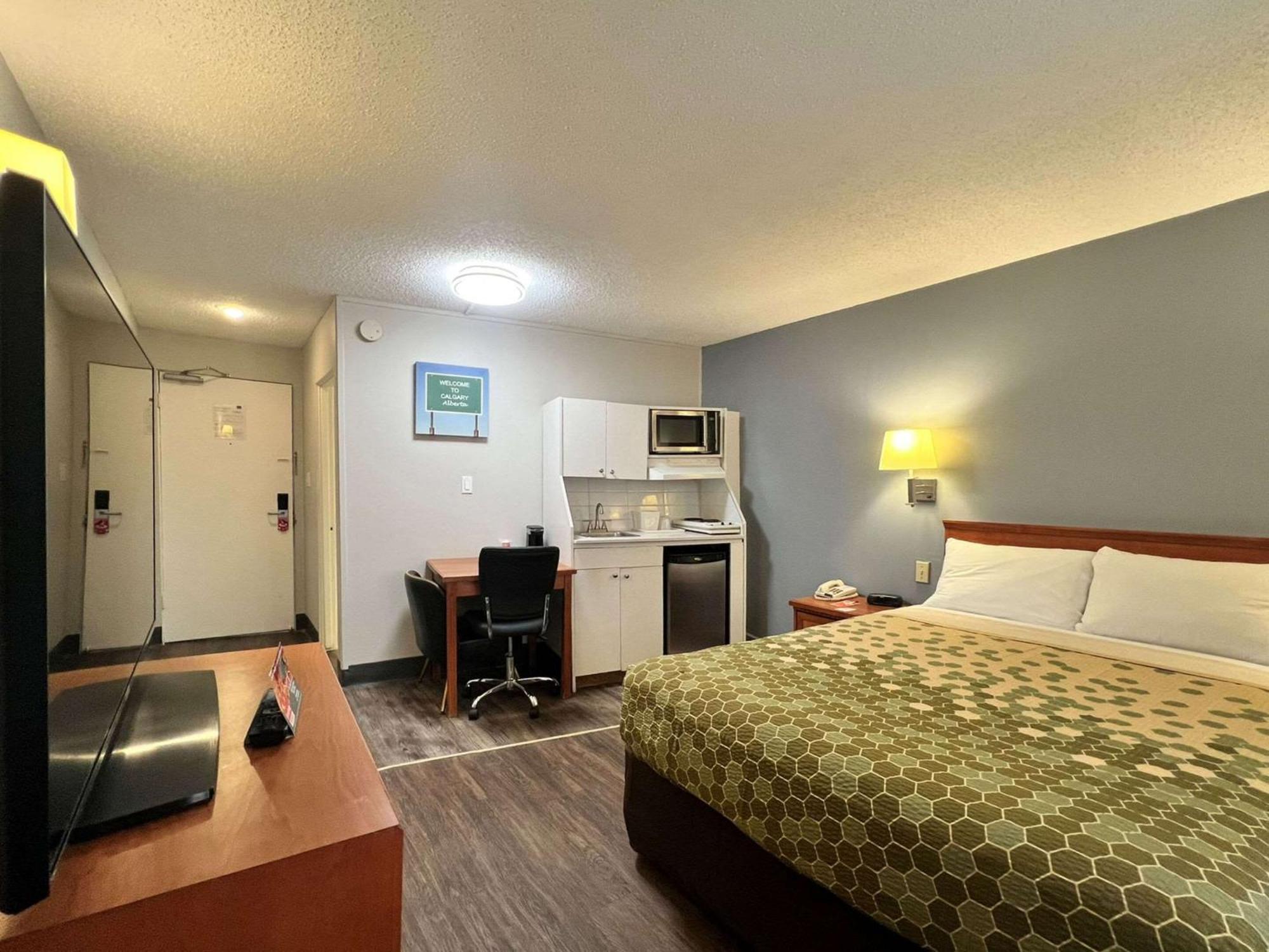 YYC Econo Lodge Motel Village מראה חיצוני תמונה