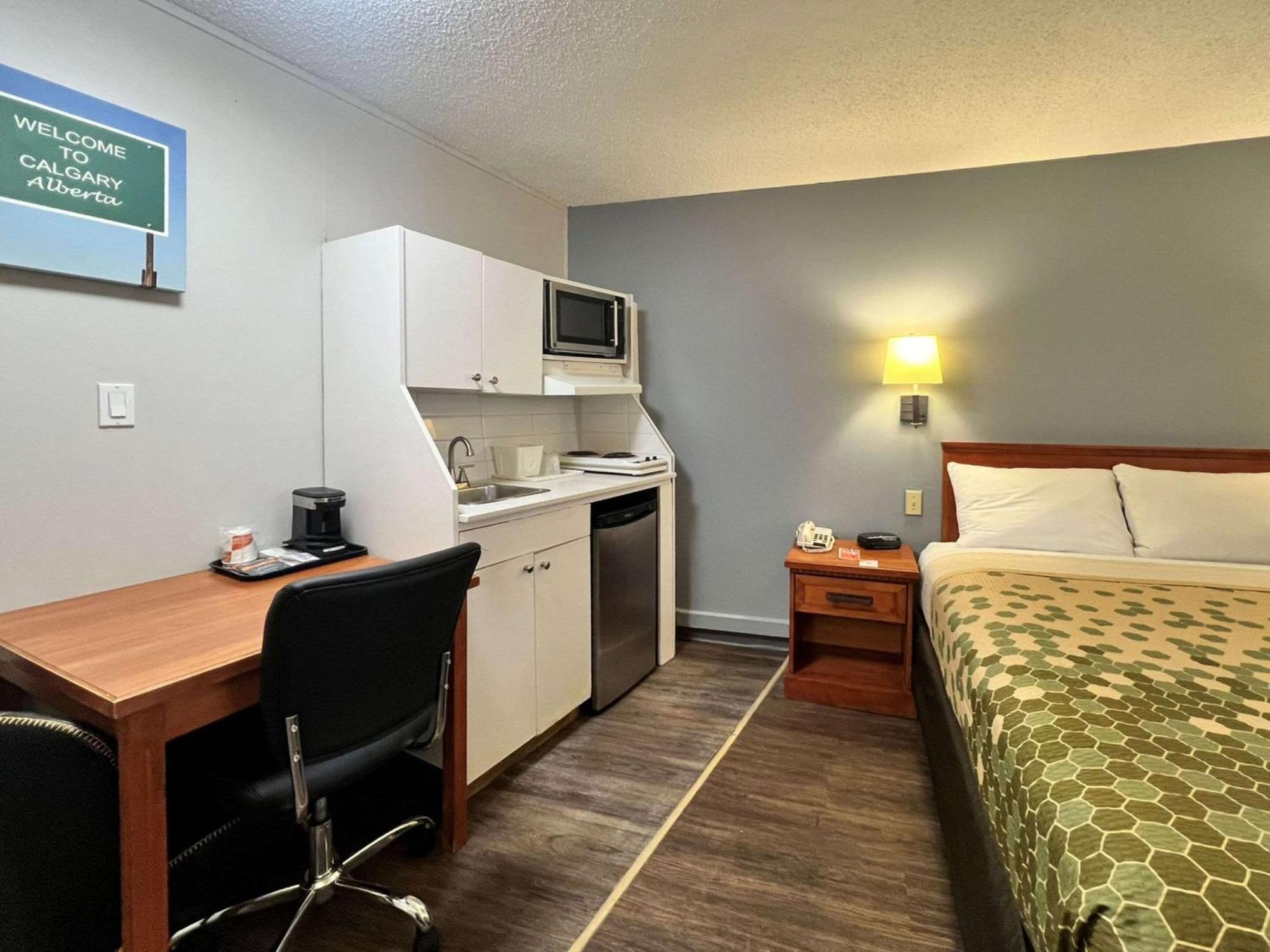 YYC Econo Lodge Motel Village מראה חיצוני תמונה