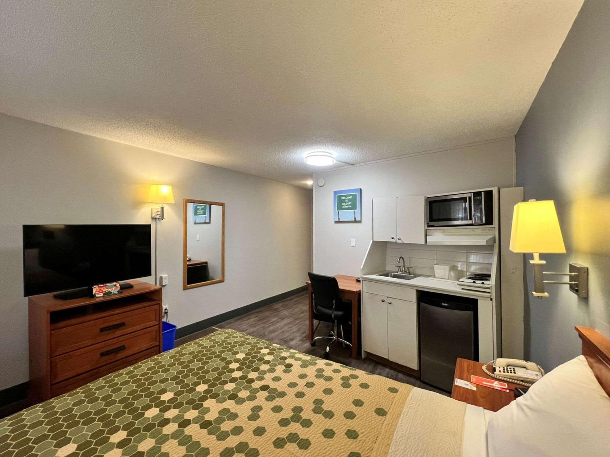 YYC Econo Lodge Motel Village מראה חיצוני תמונה