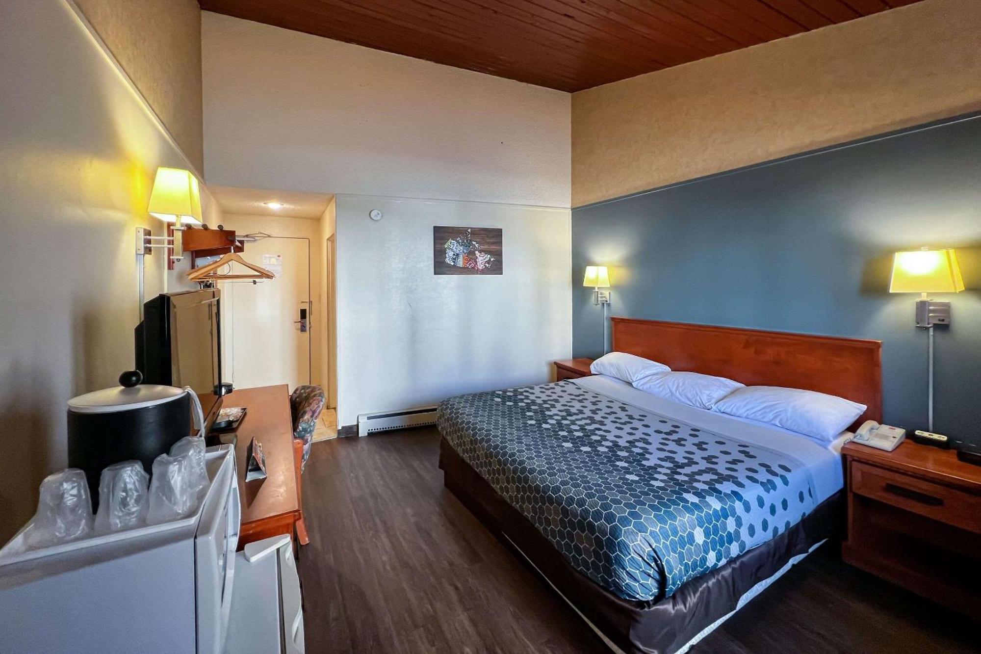 YYC Econo Lodge Motel Village מראה חיצוני תמונה