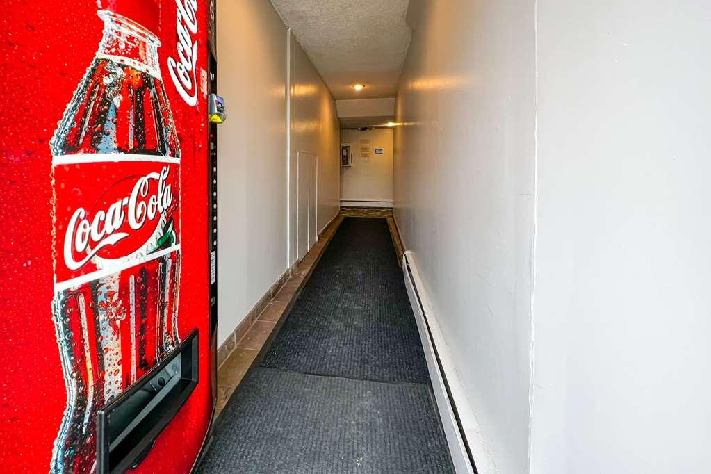 YYC Econo Lodge Motel Village מתקנים תמונה