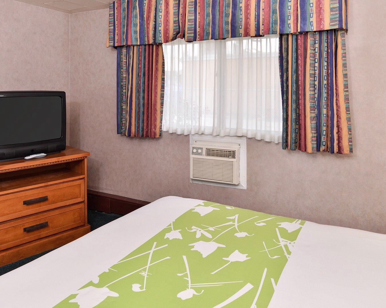 YYC Econo Lodge Motel Village חדר תמונה
