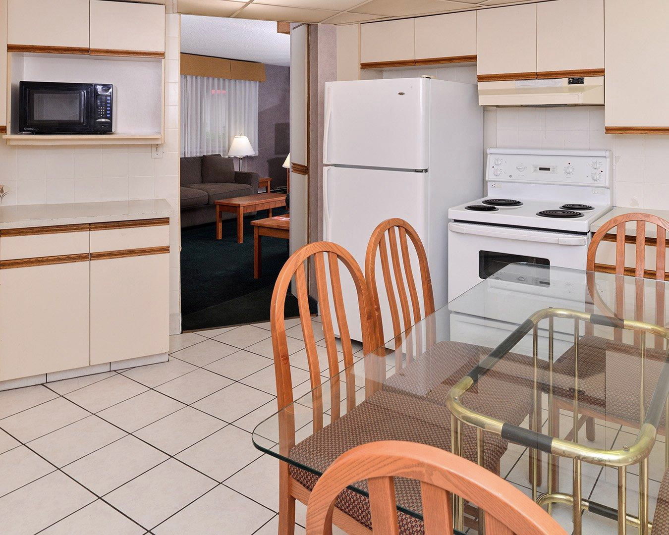 YYC Econo Lodge Motel Village חדר תמונה